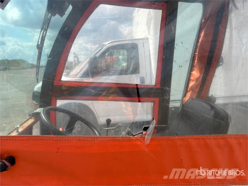 Kubota B2320HSD 4WD Utility Tractor Kompakttraktorer