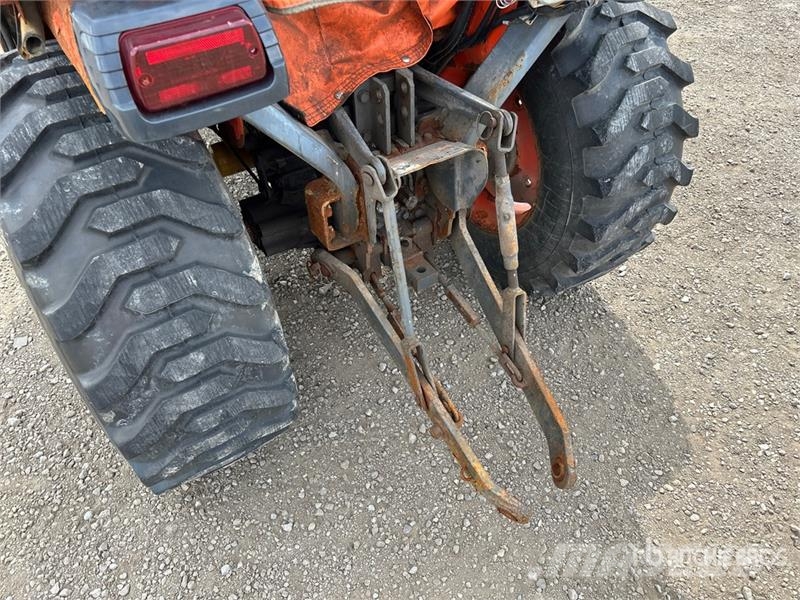 Kubota B2320HSD 4WD Utility Tractor Kompakttraktorer