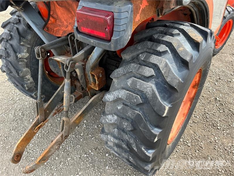 Kubota B2320HSD 4WD Utility Tractor Kompakttraktorer