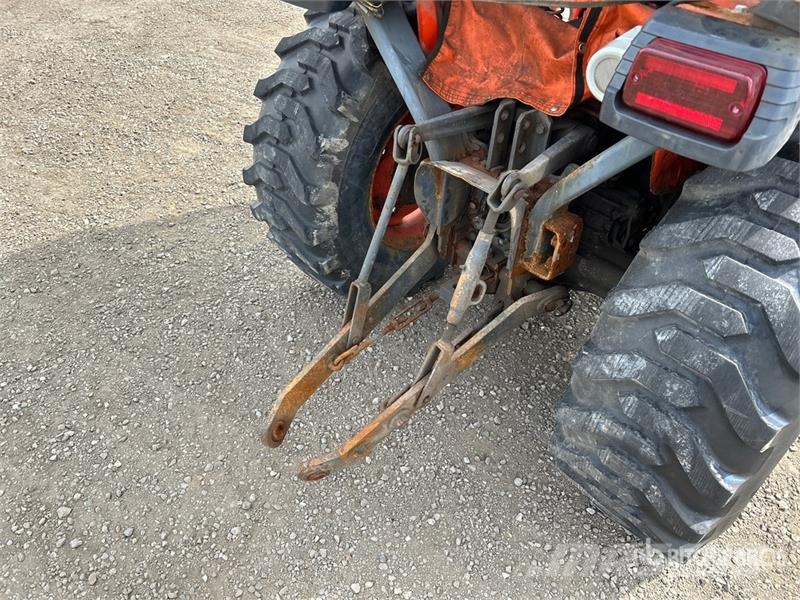 Kubota B2320HSD 4WD Utility Tractor Kompakttraktorer