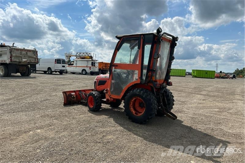Kubota B2320HSD 4WD Utility Tractor Kompakttraktorer