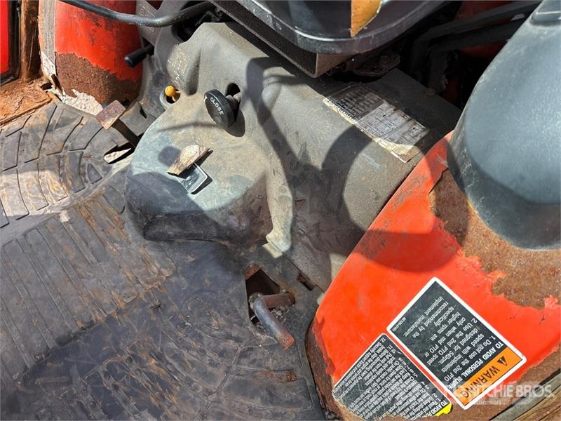 Kubota B2320HSD 4WD Utility Tractor Kompakttraktorer