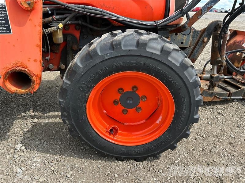 Kubota B2320HSD 4WD Utility Tractor Kompakttraktorer