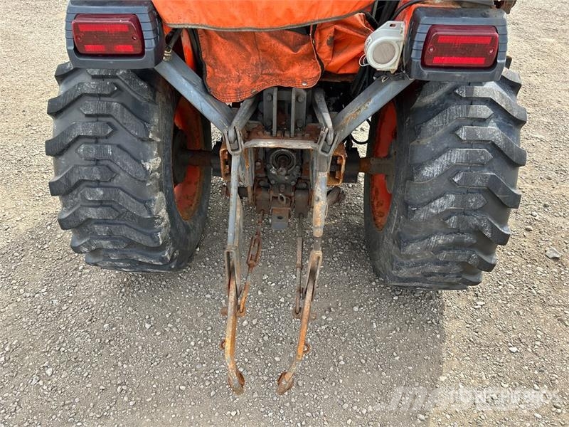 Kubota B2320HSD 4WD Utility Tractor Kompakttraktorer