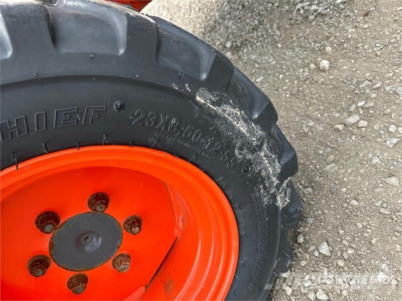 Kubota B2320HSD 4WD Utility Tractor Kompakttraktorer
