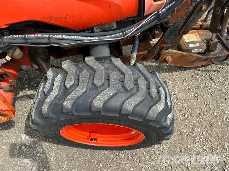 Kubota B2320HSD 4WD Utility Tractor Kompakttraktorer