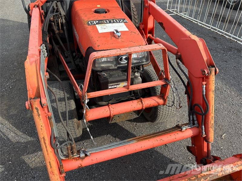 Kubota B2410HSD 4WD Utility Tractor 소형 트랙터