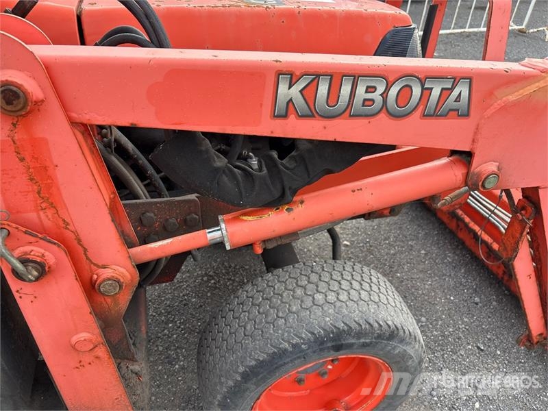 Kubota B2410HSD 4WD Utility Tractor 소형 트랙터