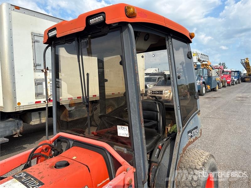 Kubota B2410HSD 4WD Utility Tractor 소형 트랙터