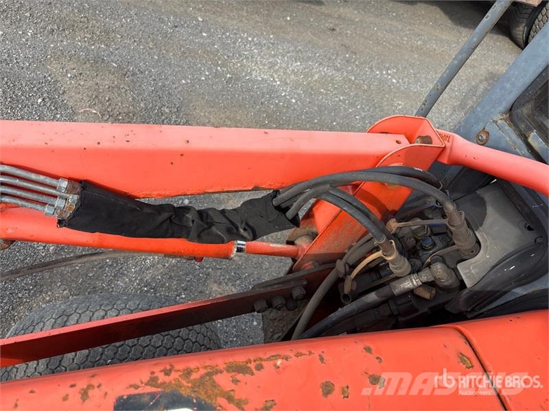 Kubota B2410HSD 4WD Utility Tractor 소형 트랙터
