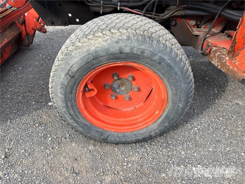 Kubota B2410HSD 4WD Utility Tractor 소형 트랙터