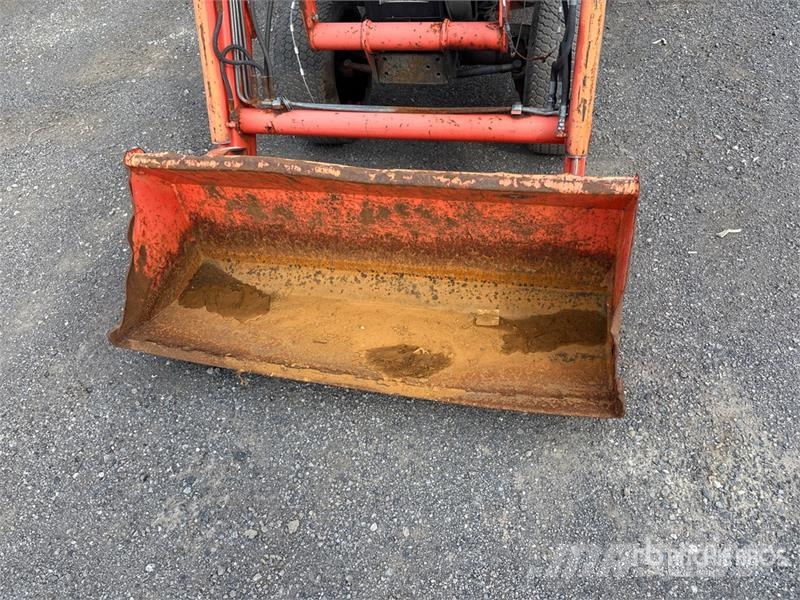 Kubota B2410HSD 4WD Utility Tractor 소형 트랙터