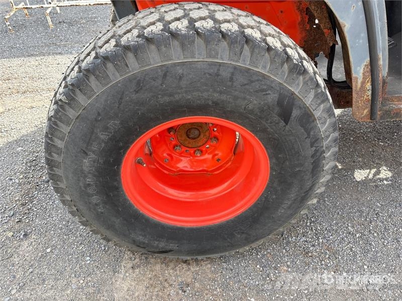 Kubota B2410HSD 4WD Utility Tractor 소형 트랙터