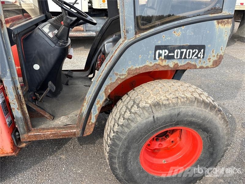 Kubota B2410HSD 4WD Utility Tractor 소형 트랙터