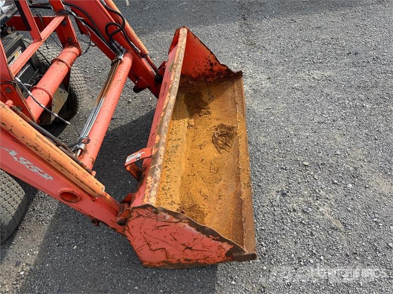 Kubota B2410HSD 4WD Utility Tractor 소형 트랙터