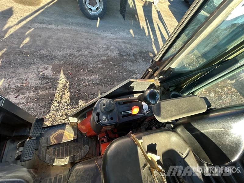 Kubota B26 Екскаватори-навантажувачі