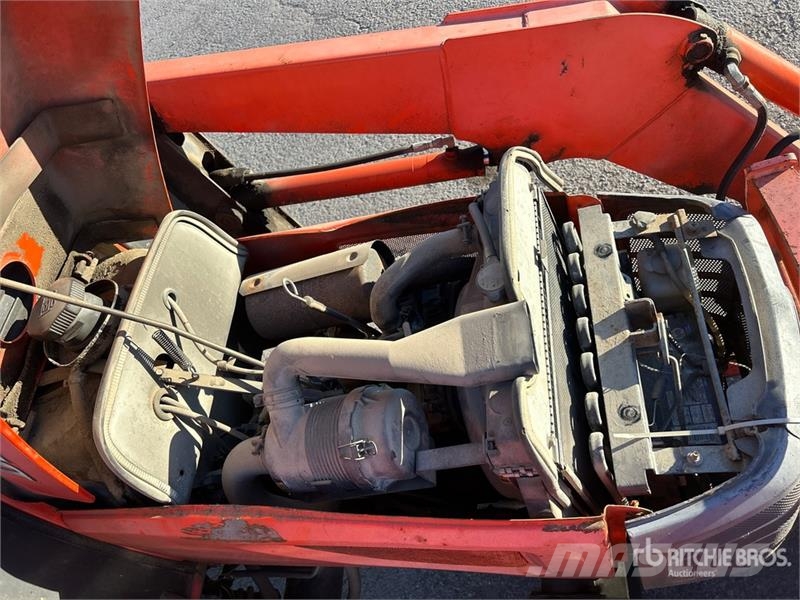 Kubota B26 Екскаватори-навантажувачі
