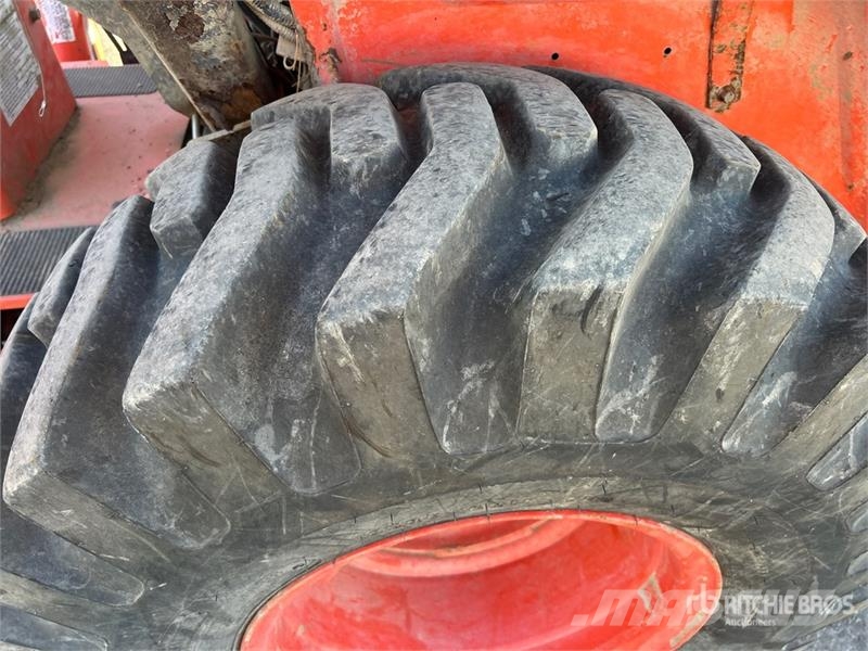 Kubota B26 Екскаватори-навантажувачі