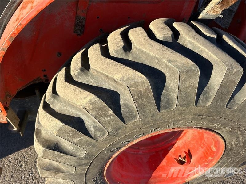 Kubota B26 Екскаватори-навантажувачі