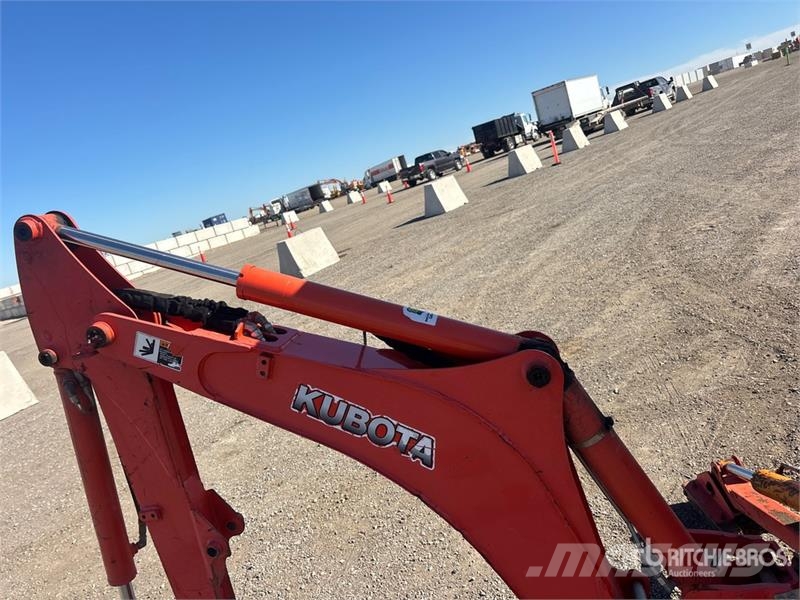 Kubota B26 Kompaktni (mali) traktori