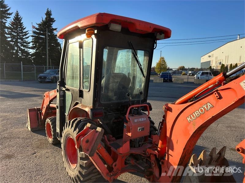 Kubota B26 Екскаватори-навантажувачі