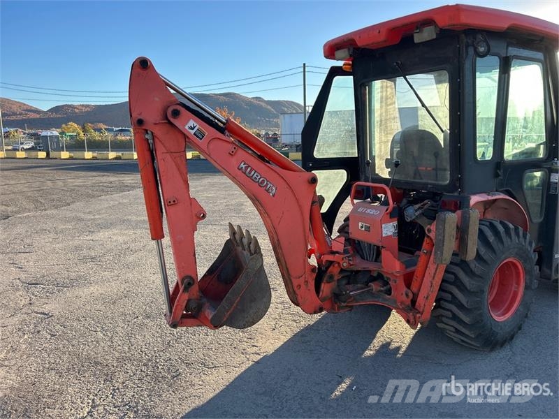 Kubota B26 Екскаватори-навантажувачі