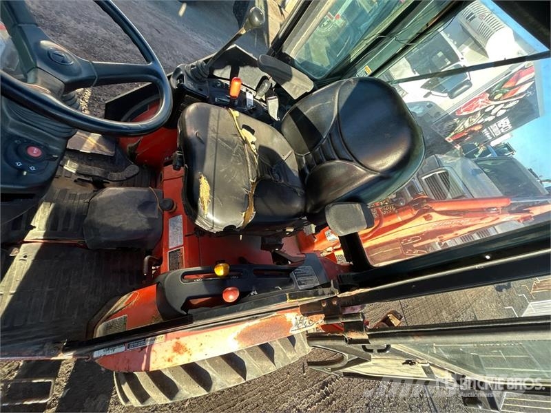 Kubota B26 Екскаватори-навантажувачі