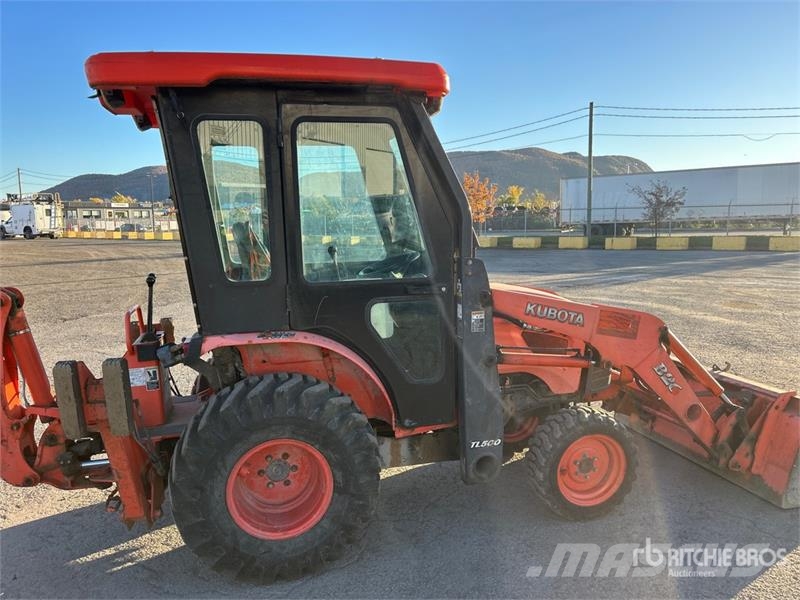 Kubota B26 Екскаватори-навантажувачі