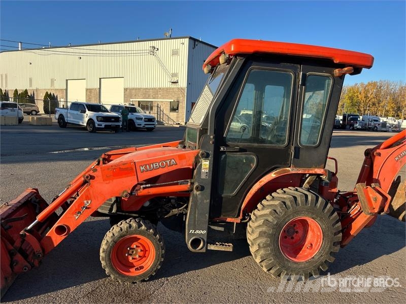 Kubota B26 Екскаватори-навантажувачі