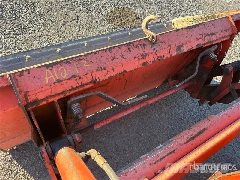 Kubota B26 Екскаватори-навантажувачі
