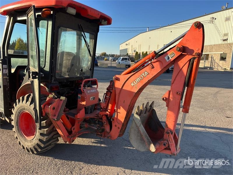 Kubota B26 Екскаватори-навантажувачі