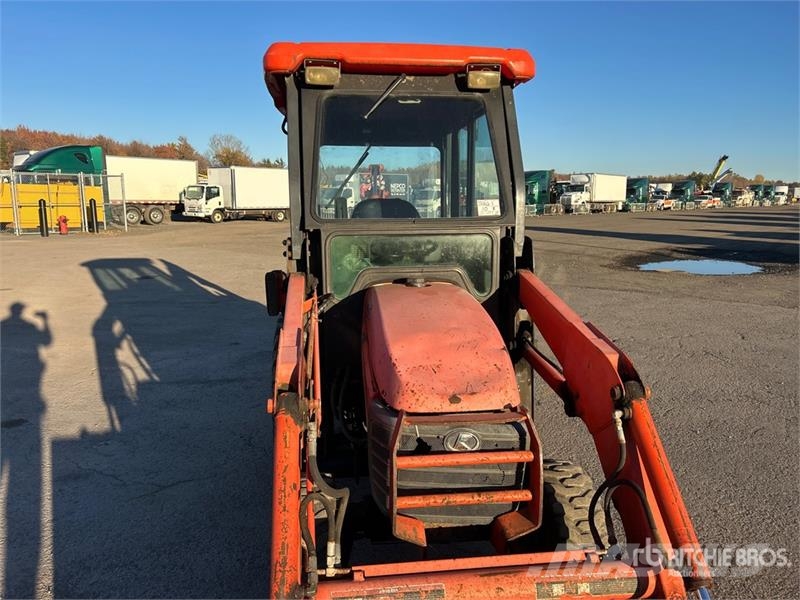 Kubota B26 Екскаватори-навантажувачі