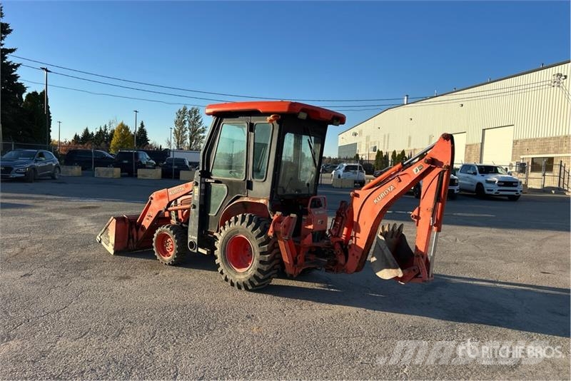 Kubota B26 Екскаватори-навантажувачі