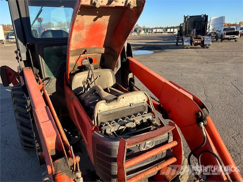 Kubota B26 Екскаватори-навантажувачі