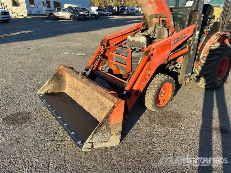Kubota B26 Екскаватори-навантажувачі