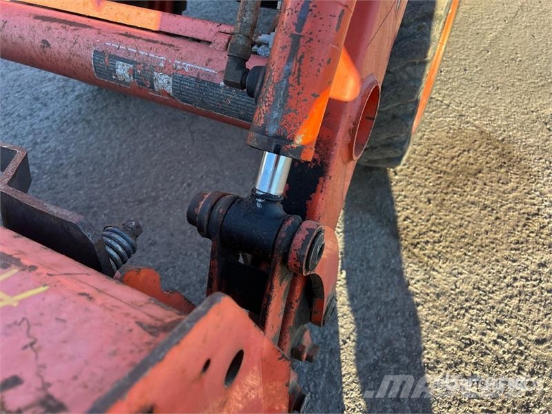 Kubota B26 Екскаватори-навантажувачі
