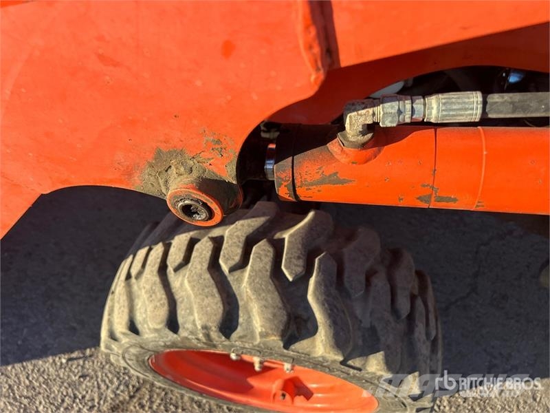 Kubota B26 Екскаватори-навантажувачі