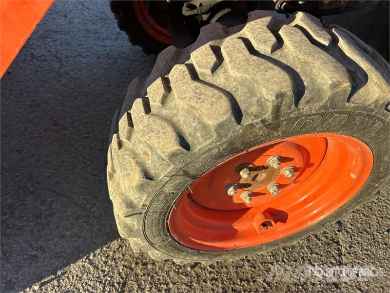 Kubota B26 Екскаватори-навантажувачі