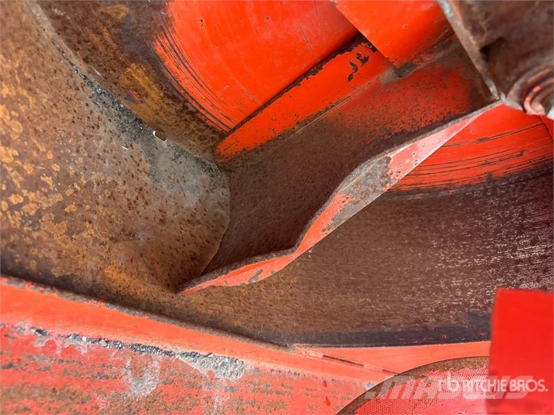 Kubota BL2664 64 in 3-Point Snow Blower Sneslynger