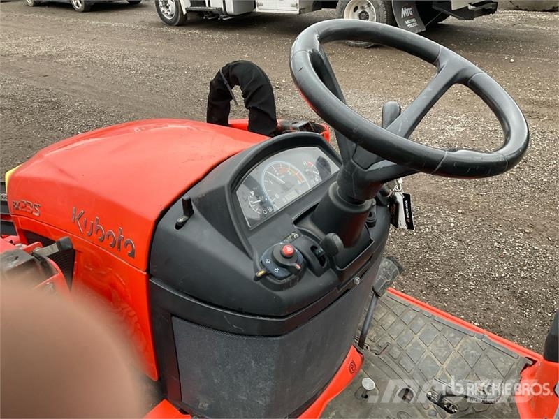 Kubota BX23S 4WD Utility Tractor جرارات مدمجة