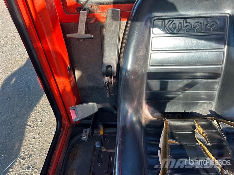Kubota F3060 Sidewalk Plow Diger parçalar