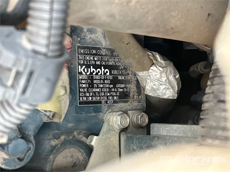 Kubota KX040-4 حفارات صغيرة أقل من 7 طن (حفارات صغيرة)