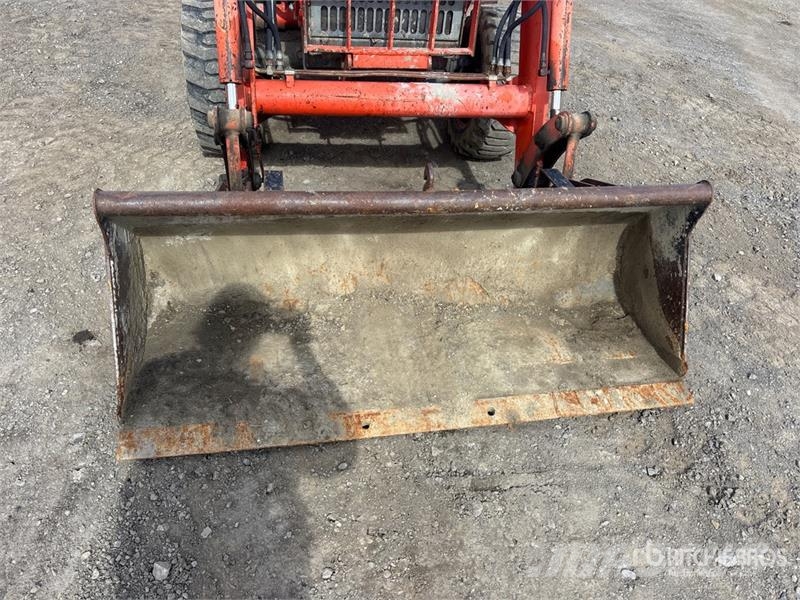 Kubota L35 Kompaktie traktori