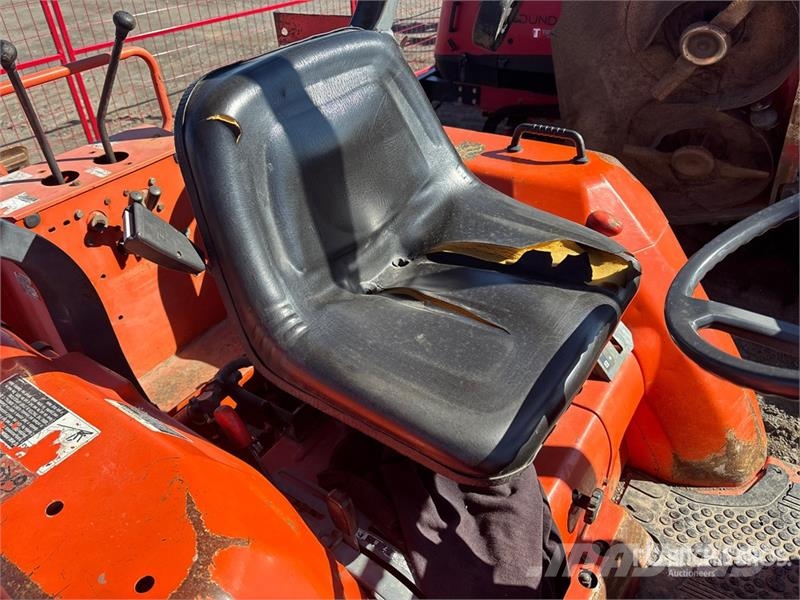 Kubota L35 Kompaktie traktori