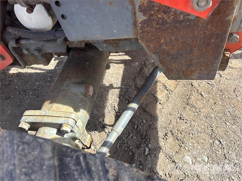 Kubota L35 Kompaktie traktori