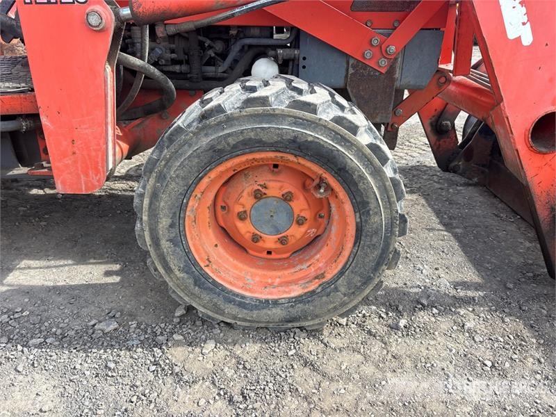 Kubota L35 Kompaktie traktori