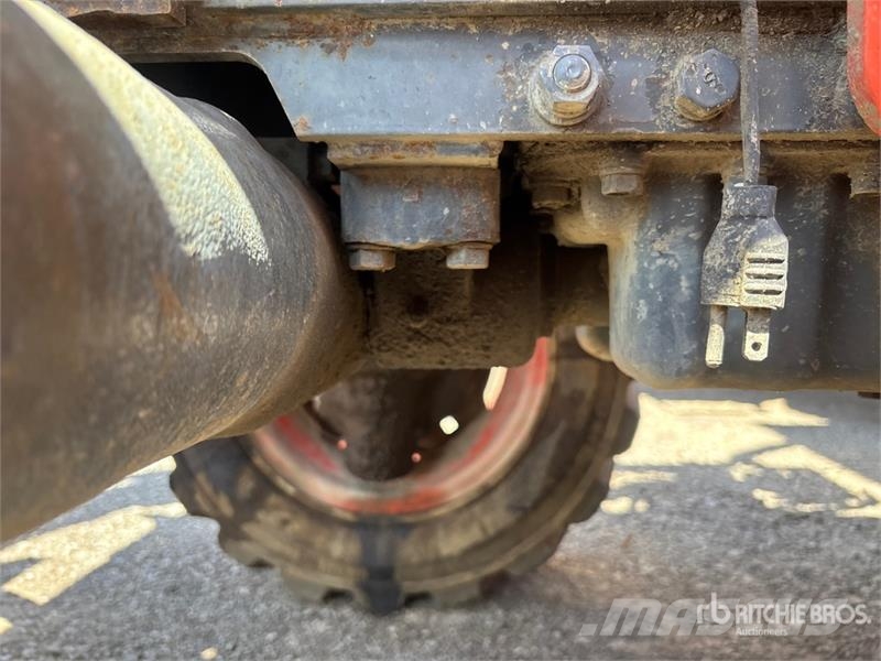Kubota L35 Kompaktie traktori