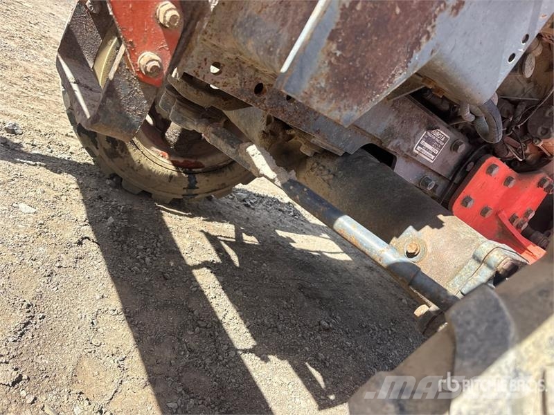 Kubota L35 Kompaktie traktori
