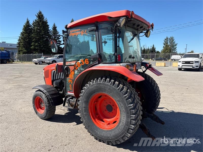 Kubota L6060D 4WD Utility Tractor جرارات مدمجة
