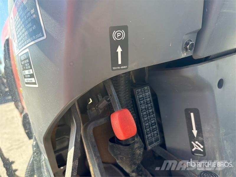 Kubota L6060D 4WD Utility Tractor جرارات مدمجة